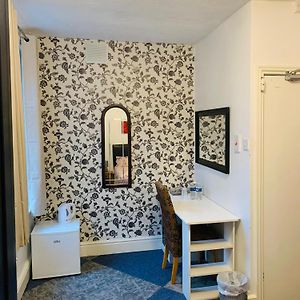 Triple Room Shower